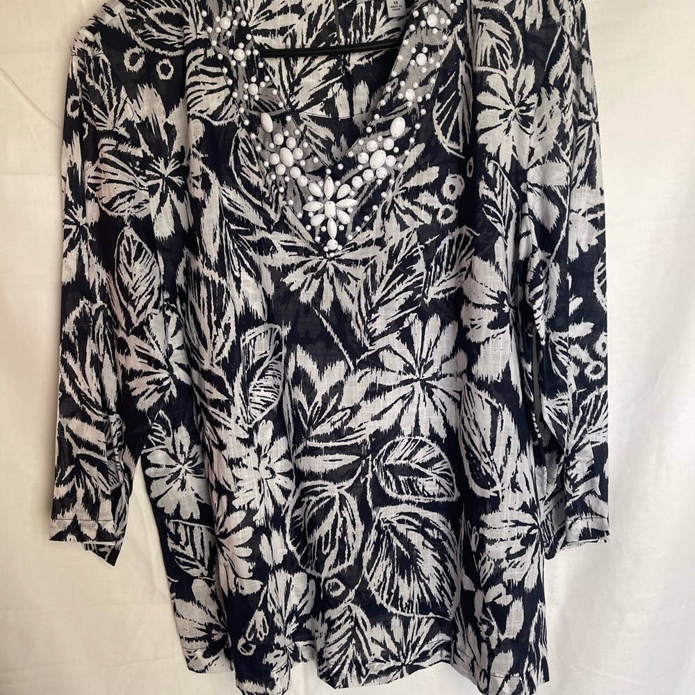 Samantha Grey Cotton Floral Black and‎ White Women's Top Coastal Resort Beach